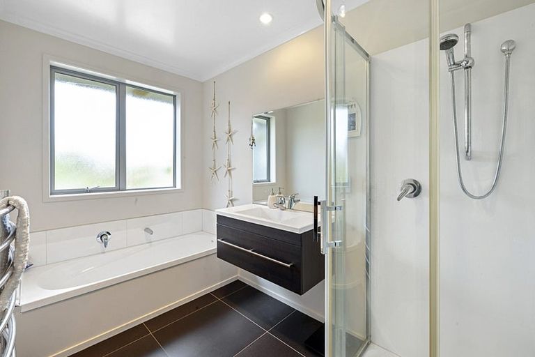 Photo of property in 572 Carrington Road, Hurworth, New Plymouth, 4371