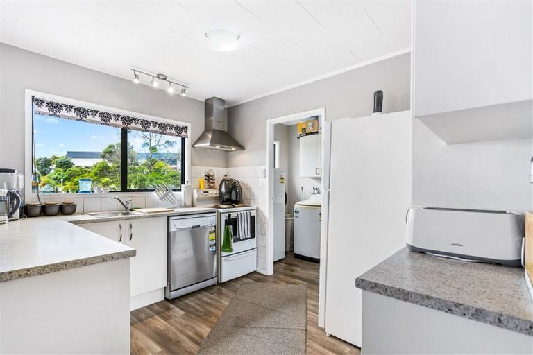 Photo of property in 2/20 Landsdale Place, Massey, Auckland, 0614