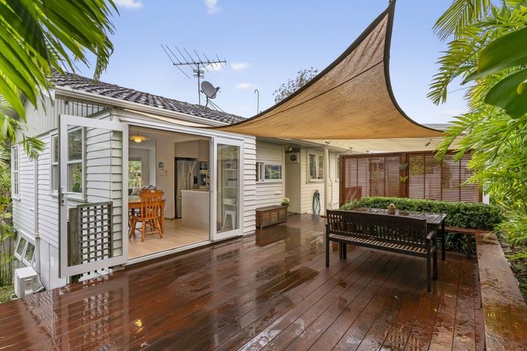 Photo of property in 3 Macnay Way, Murrays Bay, Auckland, 0630