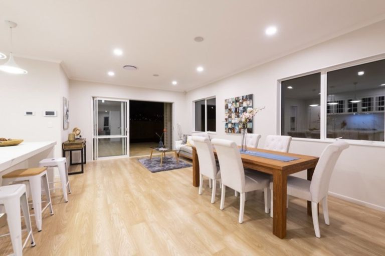 Photo of property in 30 Carrickdawson Drive, Flat Bush, Auckland, 2019