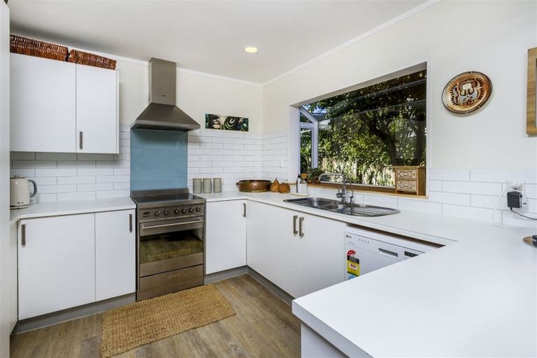 Photo of property in 31a Rewi Street, Torbay, Auckland, 0630