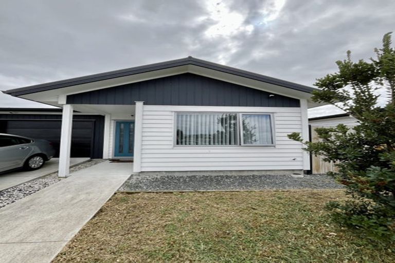 Photo of property in 16 Whareatua Avenue, Takanini, 2112