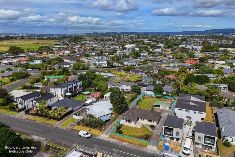Photo of property in 12 Montmere Avenue, Te Atatu Peninsula, Auckland, 0610