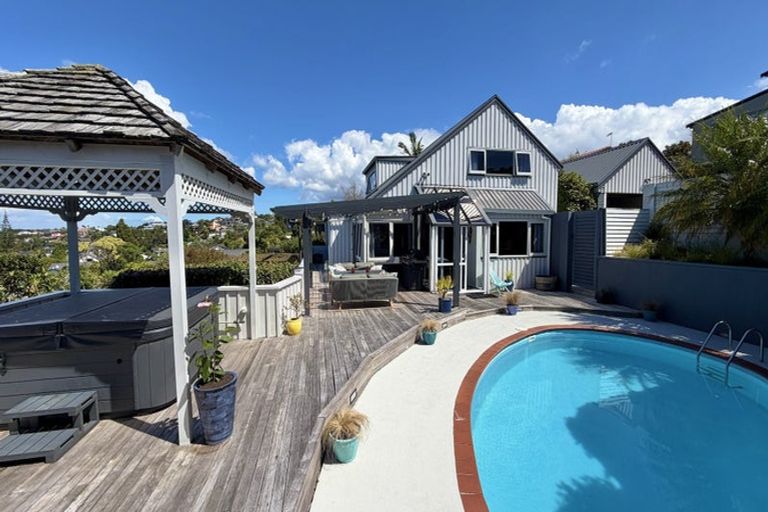 Photo of property in 52 Balmain Road, Chatswood, Auckland, 0626