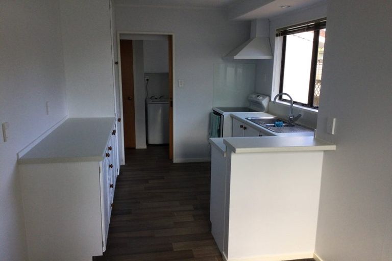 Photo of property in 7 Vardon Road, Green Bay, Auckland, 0604