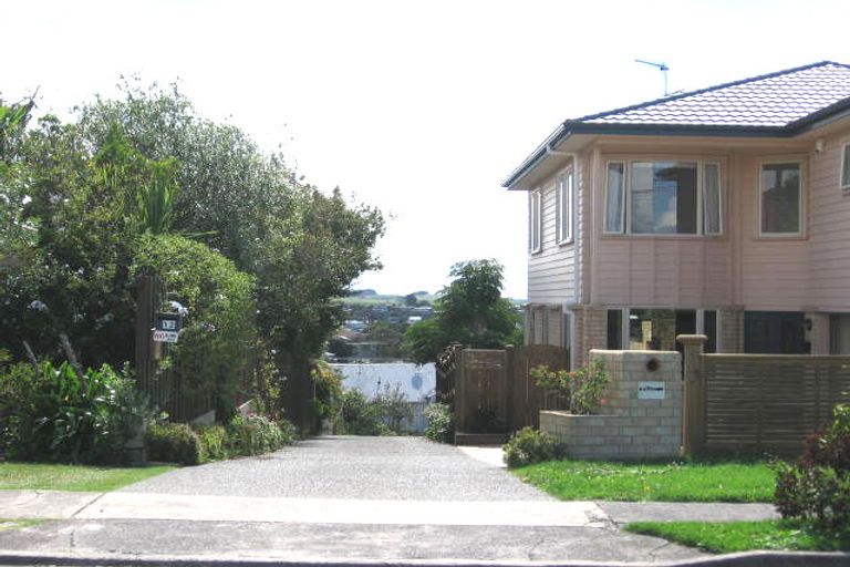 Photo of property in 2/12 Ridge Road, Waiake, Auckland, 0630