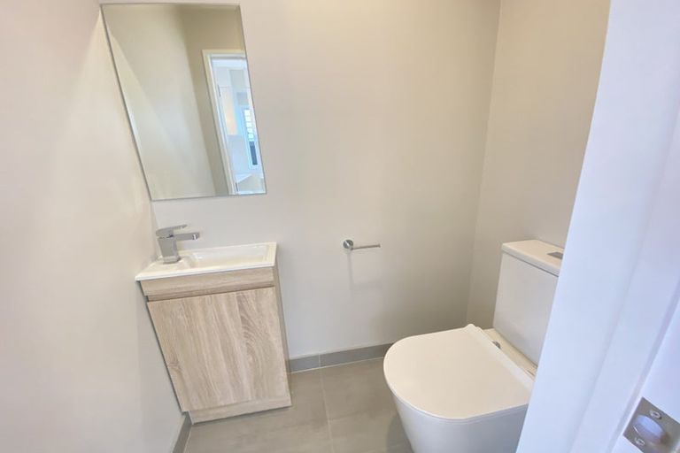 Photo of property in 35 Kaimai Avenue, Massey, Auckland, 0614