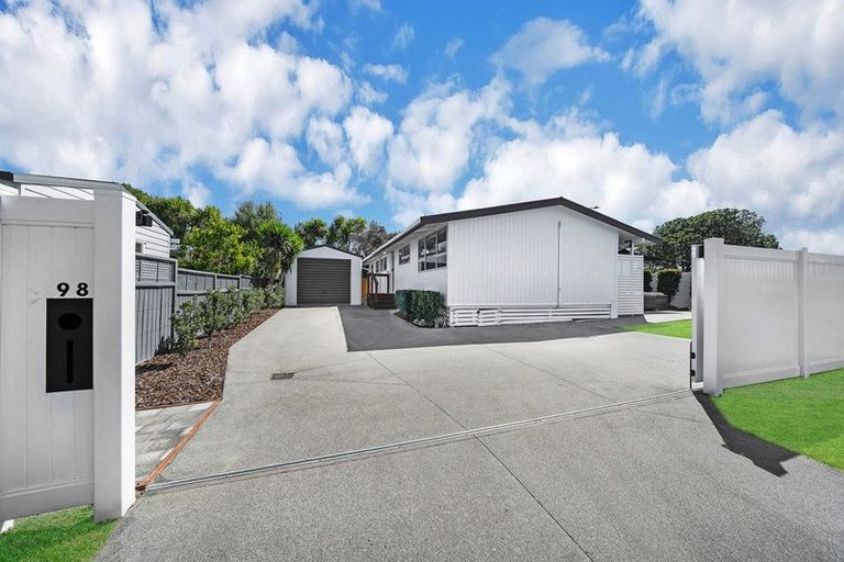 Photo of property in 98 Torkar Road, Clarks Beach, 2122