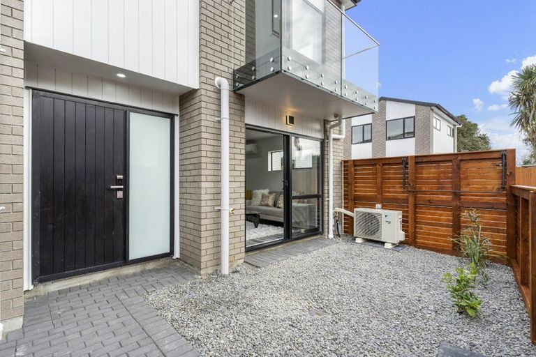 Photo of property in 7b Gladfield Lane, Te Atatu Peninsula, Auckland, 0610