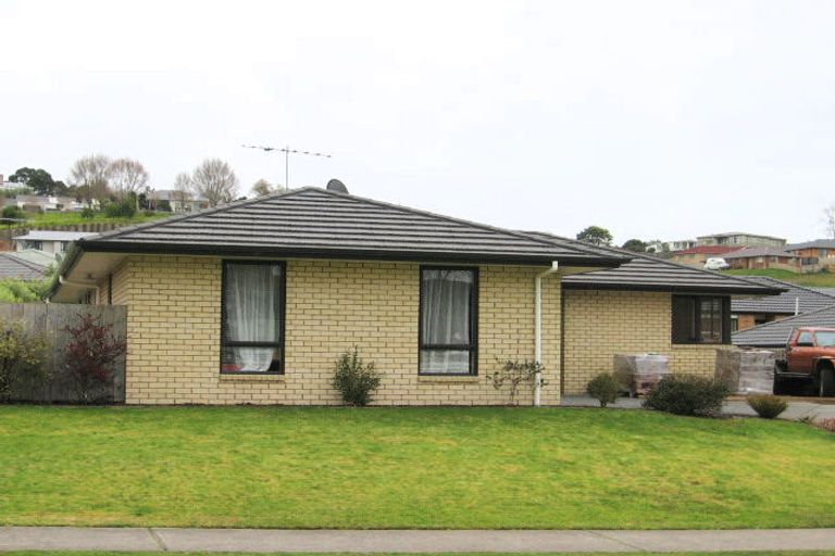 Photo of property in 66 Cabeleigh Drive, Helensville, 0800
