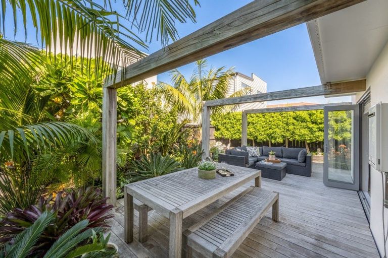 Photo of property in 8a The Parade, Bucklands Beach, Auckland, 2012