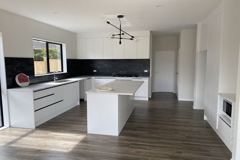 Photo of property in 32a Tupaki Place, Pakuranga Heights, Auckland, 2010