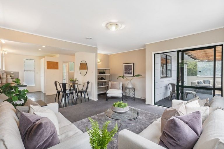 Photo of property in 24 Odin Place, Beach Haven, Auckland, 0626