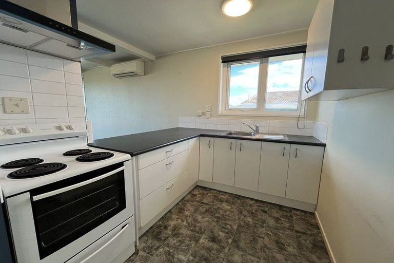 Photo of property in 38 Duchess Place, Maupuia, Wellington, 6022
