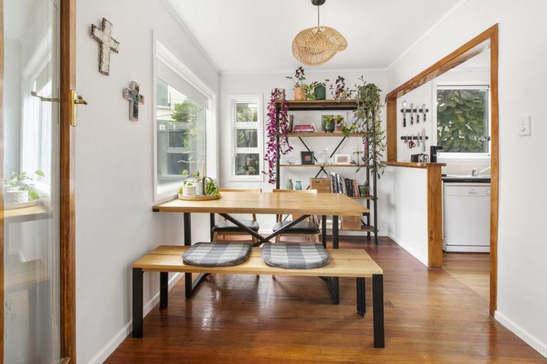 Photo of property in 96 Lyall Parade, Lyall Bay, Wellington, 6022