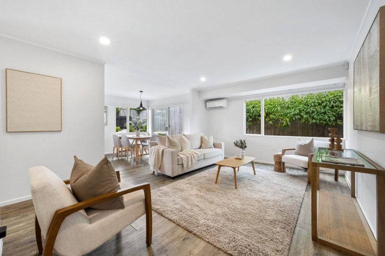 Photo of property in 54 Walworth Avenue, Pakuranga Heights, Auckland, 2010