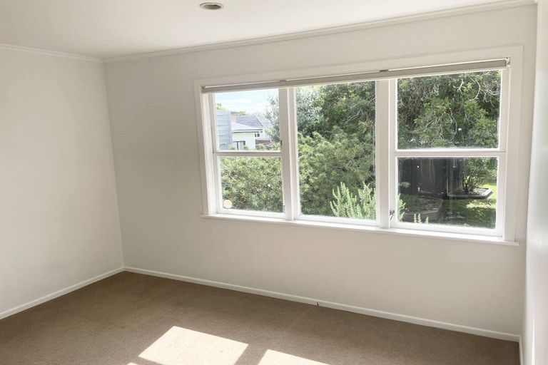 Photo of property in 7 Edgerton Road, Te Atatu Peninsula, Auckland, 0610