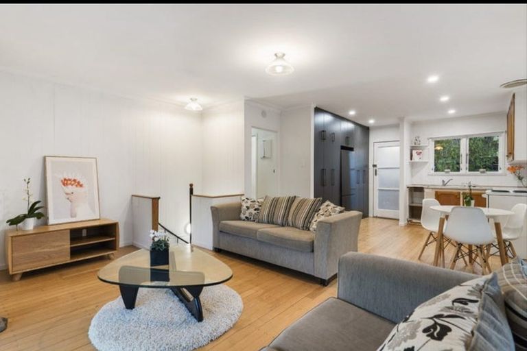 Photo of property in 1/420 Beach Road, Mairangi Bay, Auckland, 0630