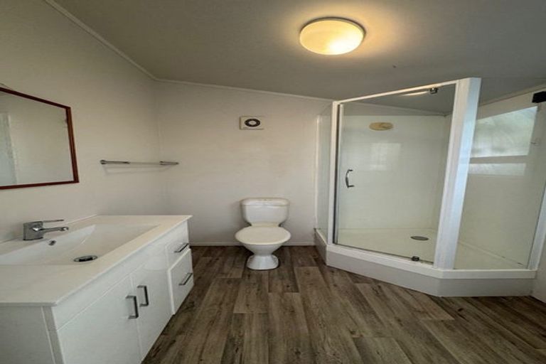 Photo of property in 74 Kervil Avenue, Te Atatu Peninsula, Auckland, 0610