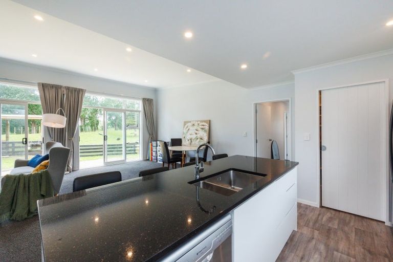 Photo of property in 78 Tamatarau Road, Tokomaru, Palmerston North, 4474
