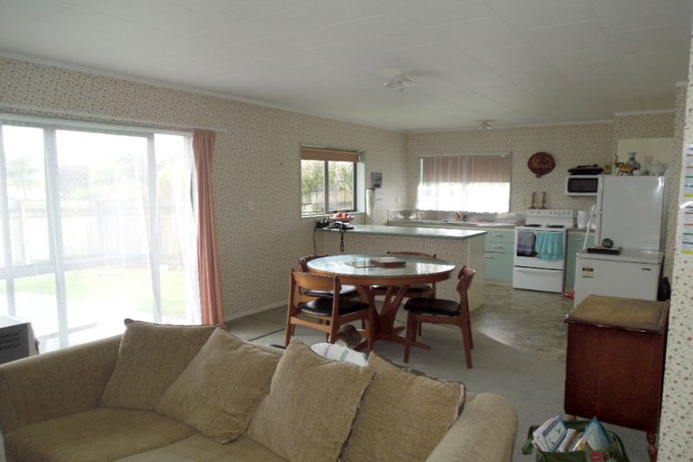 Photo of property in 4 Zefiro Drive, Massey, Auckland, 0614