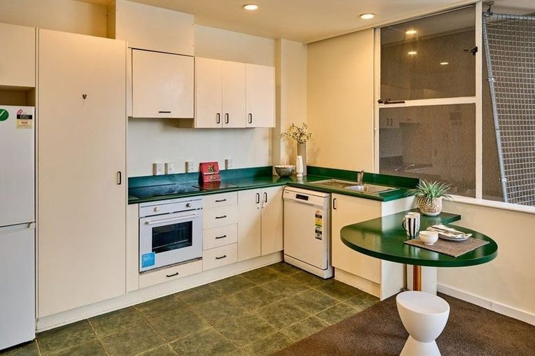 Photo of property in Terrace Tower Apartments, 6a/126 The Terrace, Wellington Central, Wellington, 6011