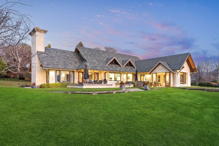 Photo of property in 186 Beacon Point Road, Wanaka, 9305