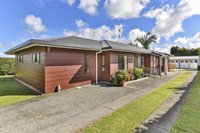 Photo of property in 96 Sandspit Road, Waiuku, 2123