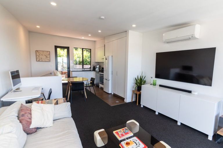 Photo of property in 15/20 Trent Street, Island Bay, Wellington, 6023