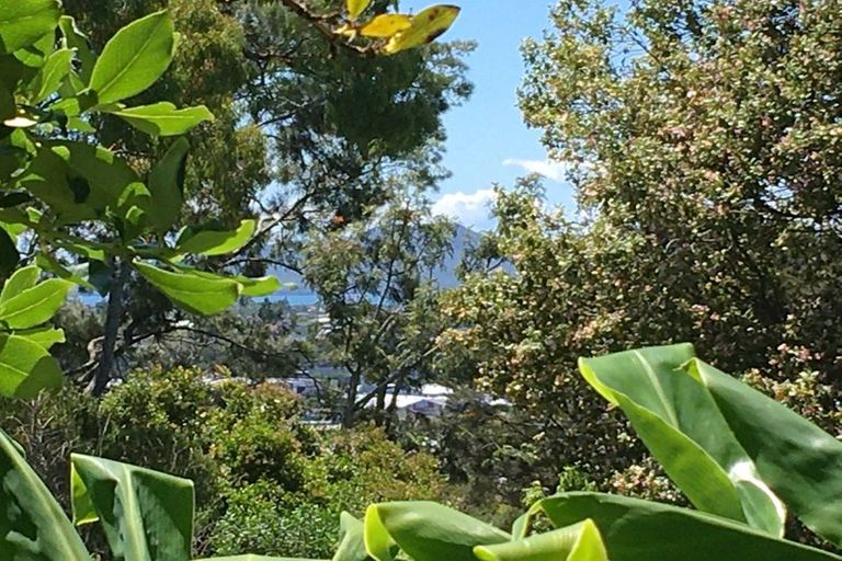 Photo of property in 28 Girrahween Drive, Totara Vale, Auckland, 0629