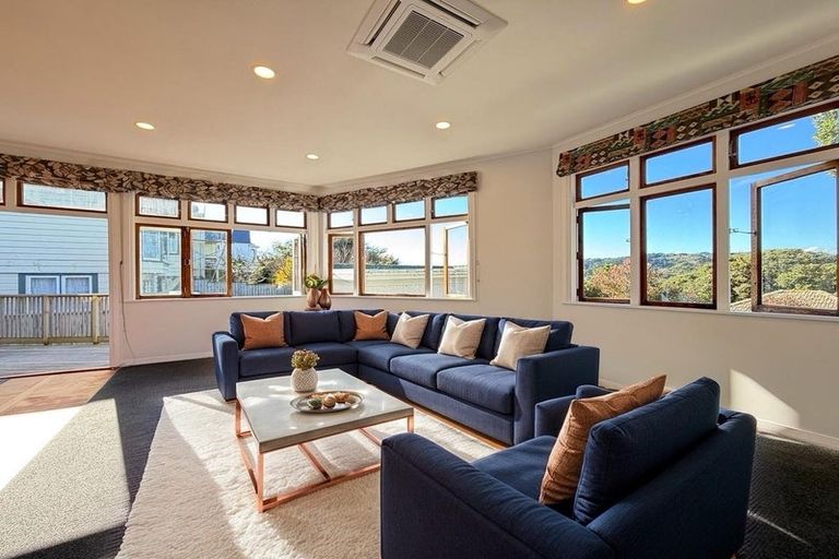 Photo of property in 2 Westland Road, Mount Cook, Wellington, 6021