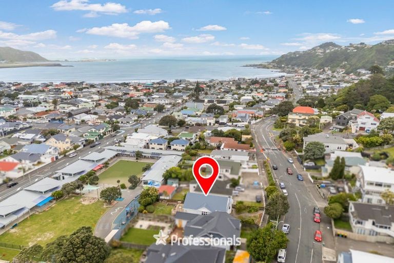 Photo of property in 79 Queens Drive, Lyall Bay, Wellington, 6022