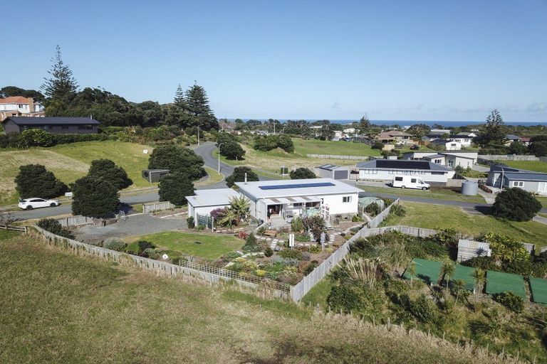 Photo of property in 10 Sunset Drive, Baylys Beach, Dargaville, 0377