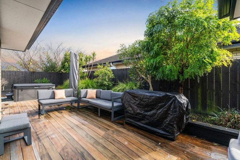 Photo of property in 25 Captain Mitchell Drive, Opaheke, Papakura, 2113