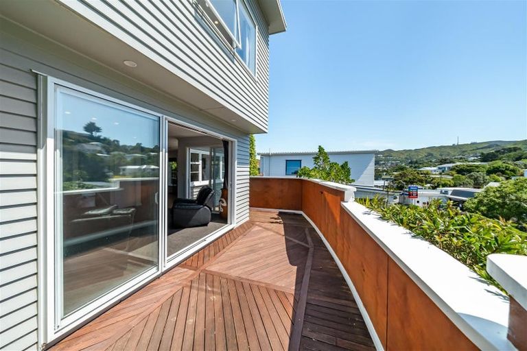 Photo of property in 34 Bassett Road, Johnsonville, Wellington, 6037