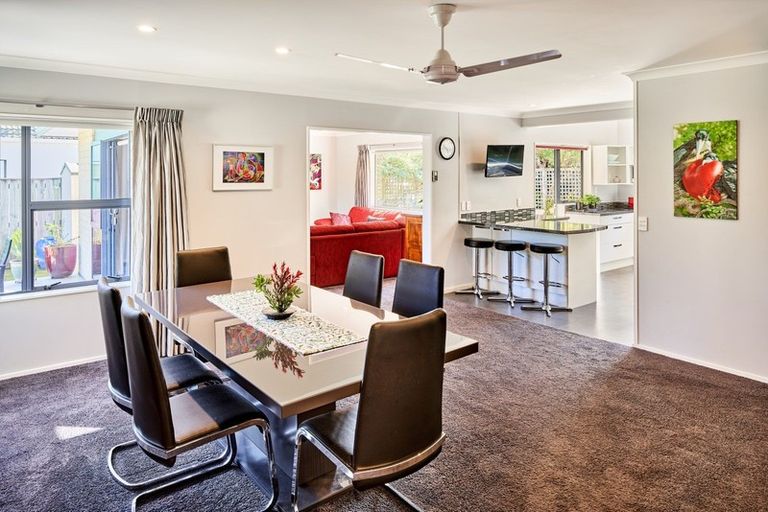 Photo of property in 180d Raumati Road, Raumati Beach, Paraparaumu, 5032