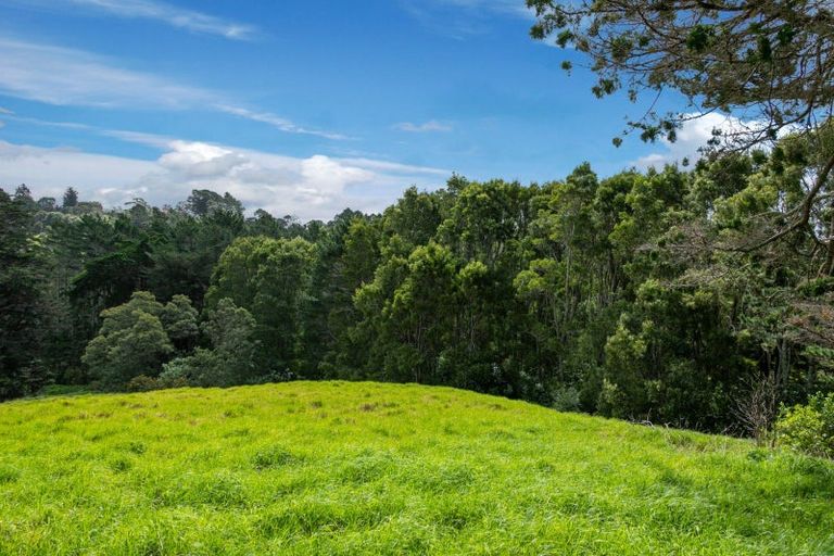 Photo of property in 62 Paremoremo Road, Lucas Heights, Auckland, 0632