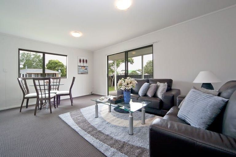 Photo of property in 17a Enderby Drive, Te Atatu Peninsula, Auckland, 0610