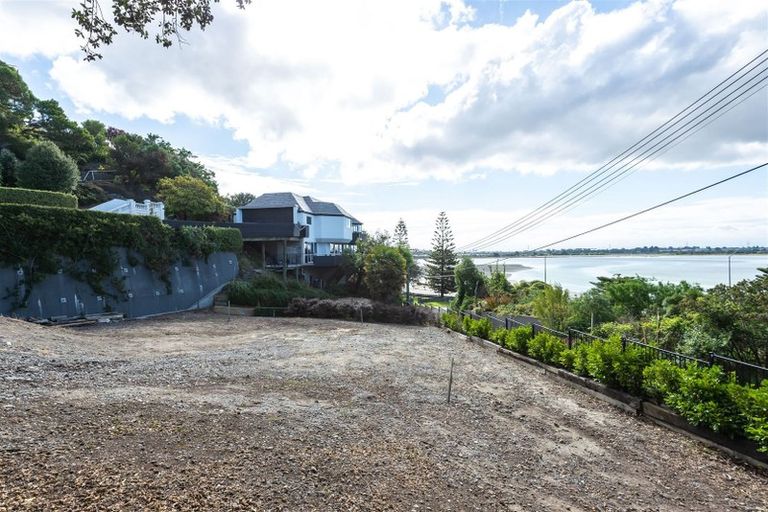Photo of property in 4 The Brae, Mount Pleasant, Christchurch, 8081