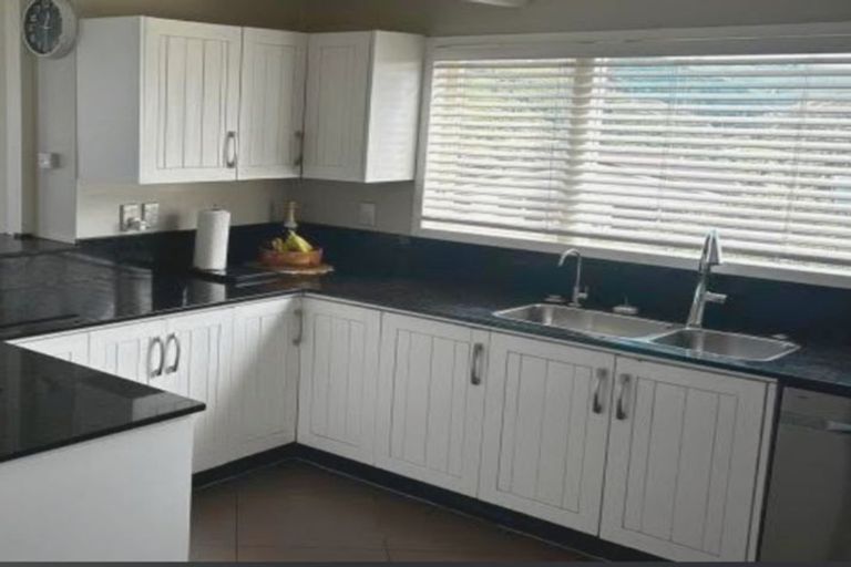 Photo of property in 28 Welland Place, Island Bay, Wellington, 6023