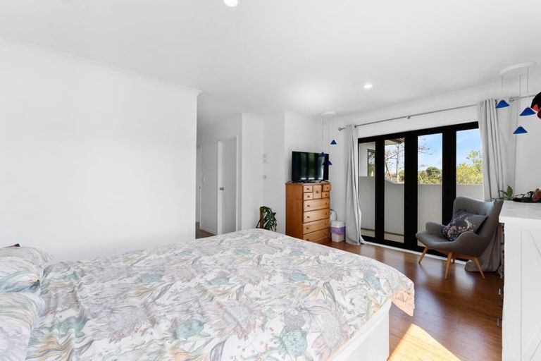 Photo of property in 12b Kimberly Grove, Greenhithe, Auckland, 0632