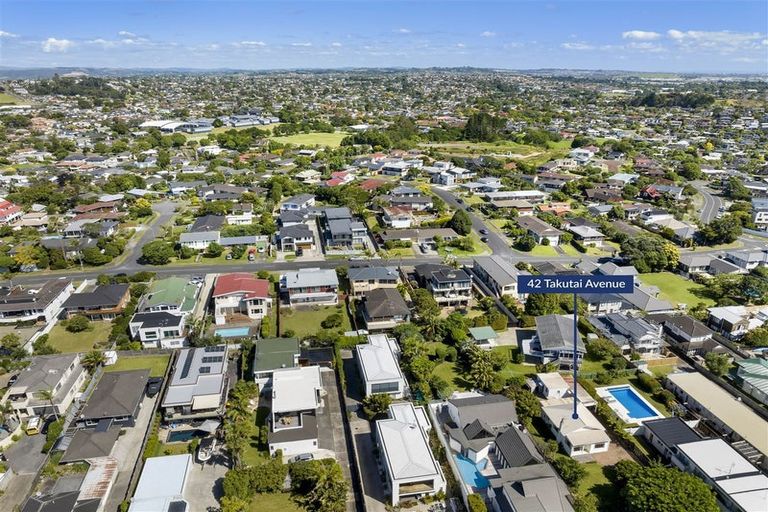Photo of property in 42 Takutai Avenue, Half Moon Bay, Auckland, 2012