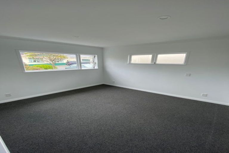 Photo of property in 1/17 The Parade, Island Bay, Wellington, 6023