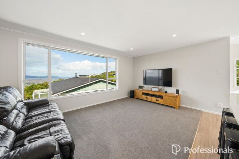 Photo of property in 24 Pekanga Road, Normandale, Lower Hutt, 5010