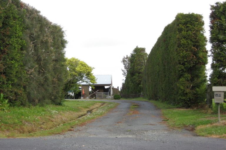 Photo of property in 180 Oraha Road, Kumeu, 0892
