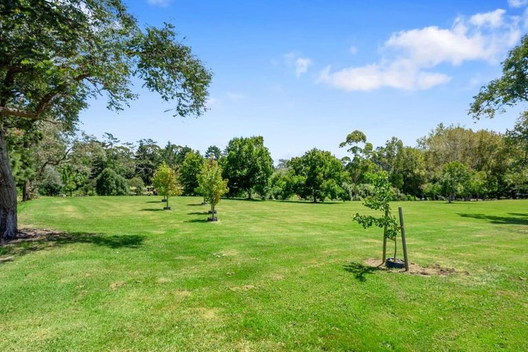 Photo of property in 44 Hardens Lane, Paremoremo, Auckland, 0632