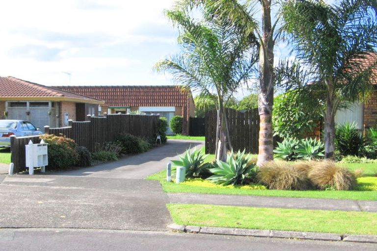 Photo of property in 2/30 Vivian Wilson Drive, Eastern Beach, Auckland, 2012