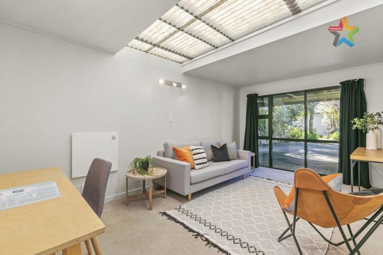 Photo of property in 30 Singers Road, Korokoro, Lower Hutt, 5012