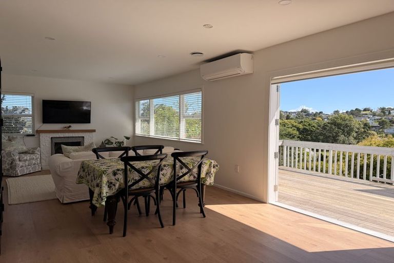 Photo of property in 2/20 Merton Avenue, Glenfield, Auckland, 0627