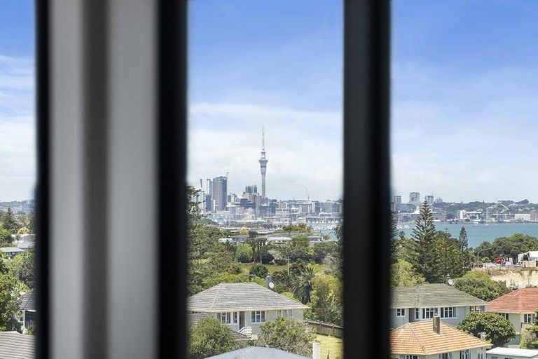 Photo of property in 2/29 Bracken Avenue, Takapuna, Auckland, 0622